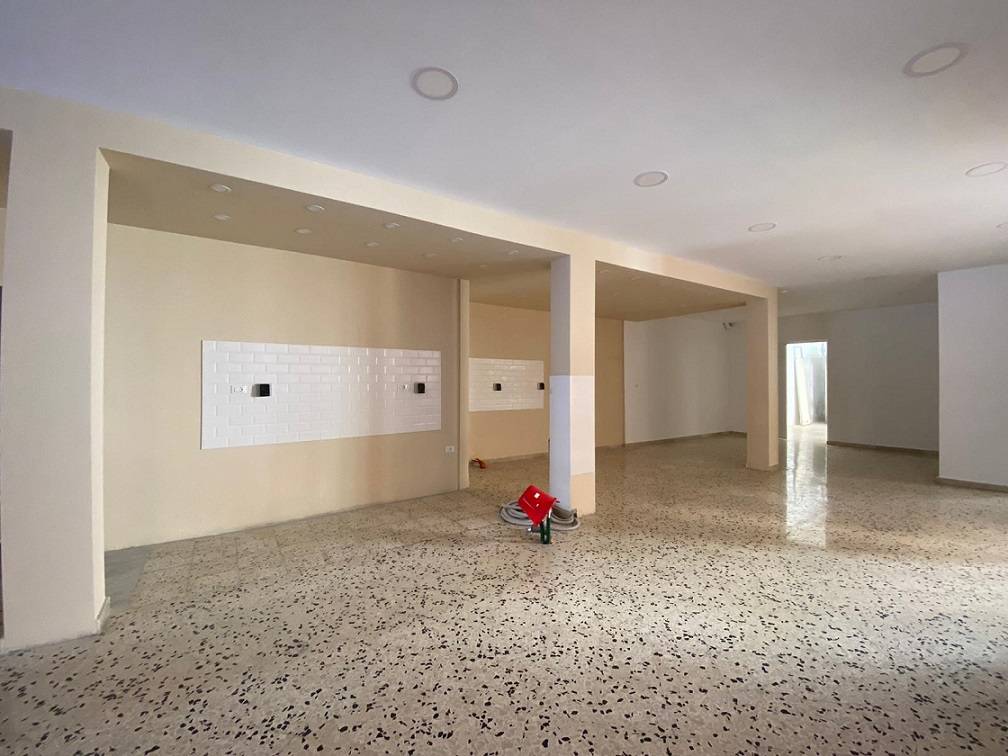 Locale commerciale in vendita a Palermo, San Lorenzo