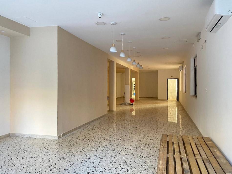 Locale commerciale in vendita a Palermo, San Lorenzo