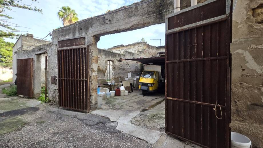 Box in vendita a Ficarazzi