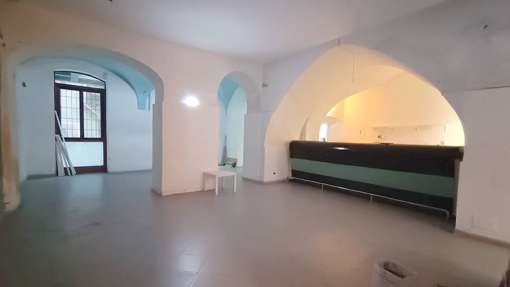 Locale commerciale in vendita a Palermo, Centro storico