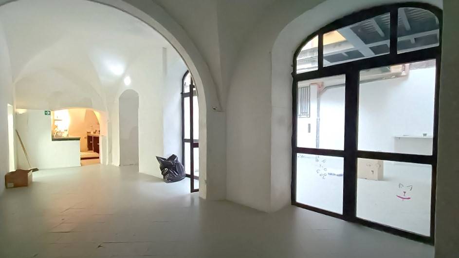 Locale commerciale in vendita a Palermo, Centro storico