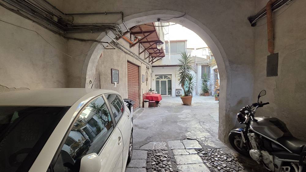 Magazzino in vendita a Palermo, Massimo