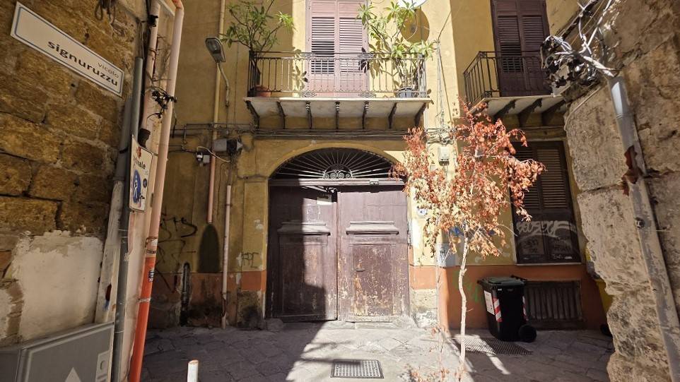 Magazzino in vendita a Palermo, Massimo