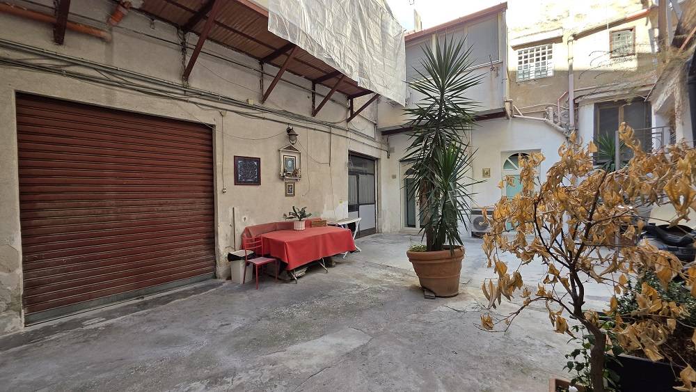 Magazzino in vendita a Palermo, Massimo