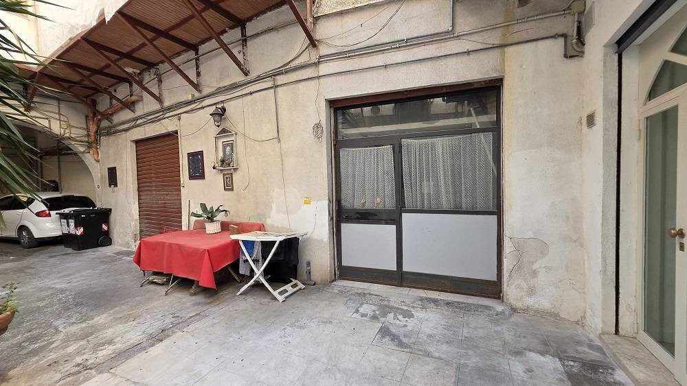 Magazzino in vendita a Palermo, Massimo