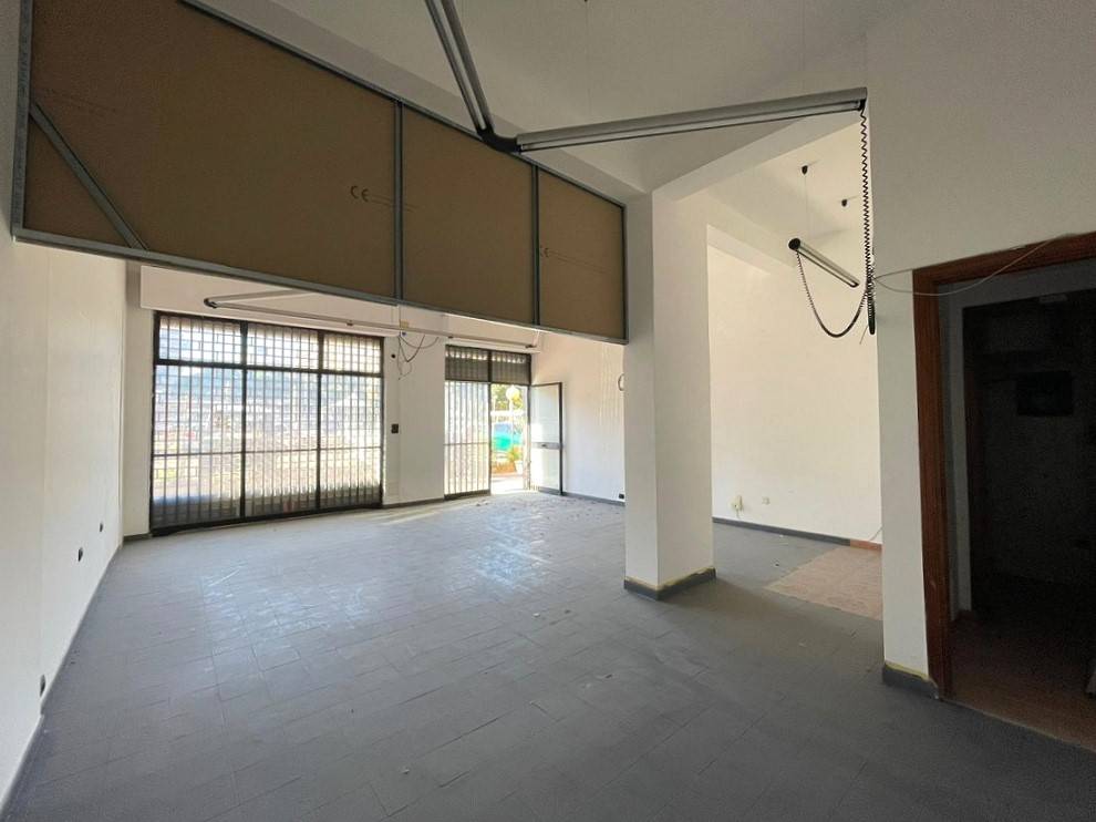 Locale commerciale in vendita a Palermo, Strasburgo