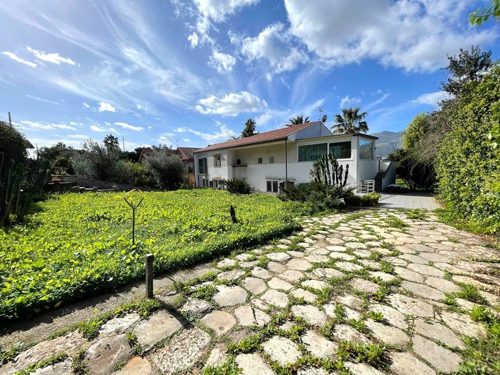 Villa in vendita a Palermo, Mondello