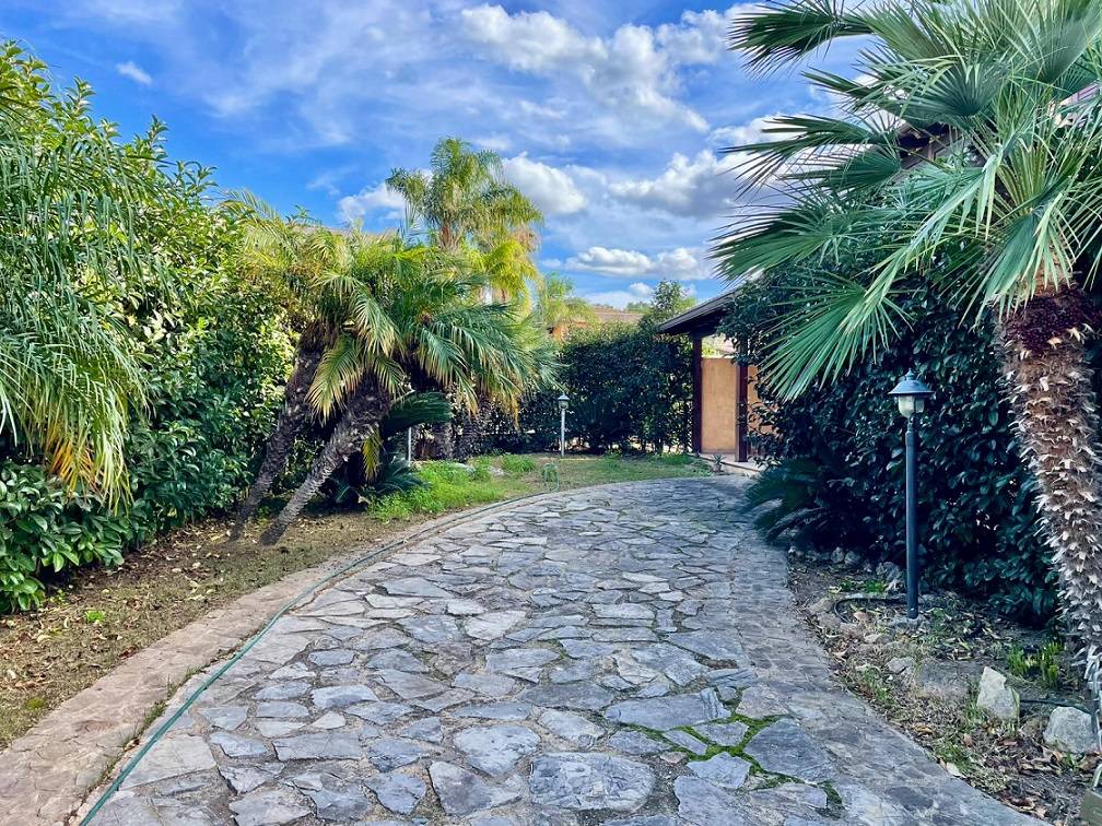 Villa in vendita a Campofelice di Roccella
