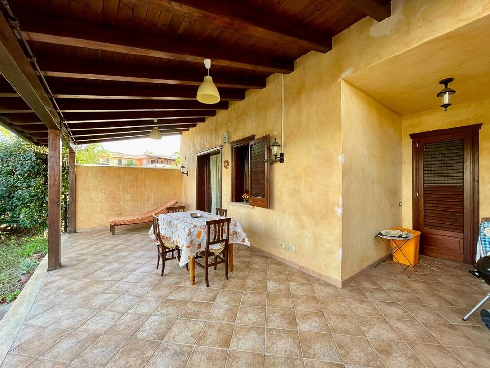 Villa in vendita a Campofelice di Roccella