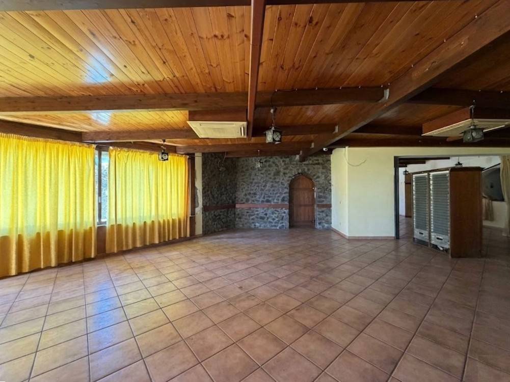 Locale commerciale in vendita a Pantelleria