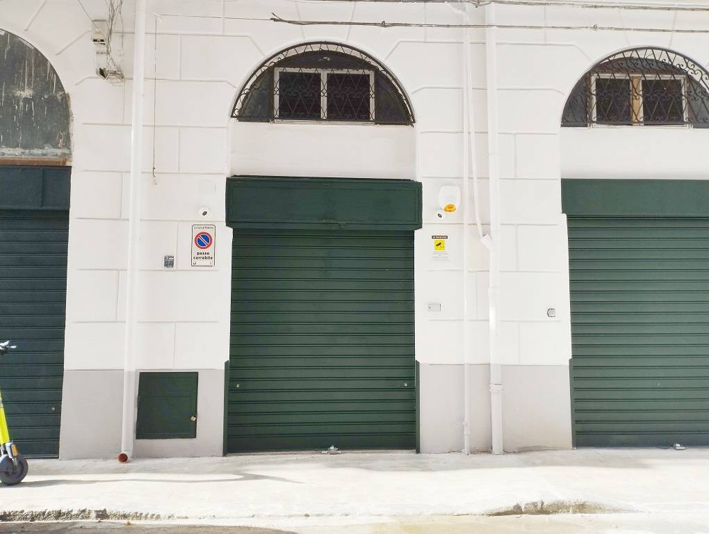 Posto moto in affitto a Palermo, Cavour