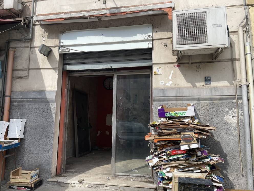 Locale commerciale in vendita a Palermo, Politeama