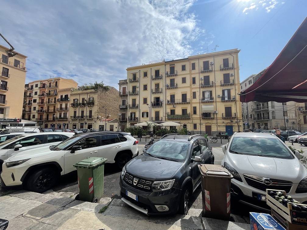 Locale commerciale in vendita a Palermo, Politeama