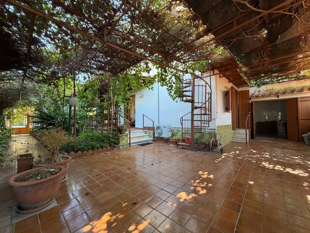 Villa in vendita a Palermo, Mondello