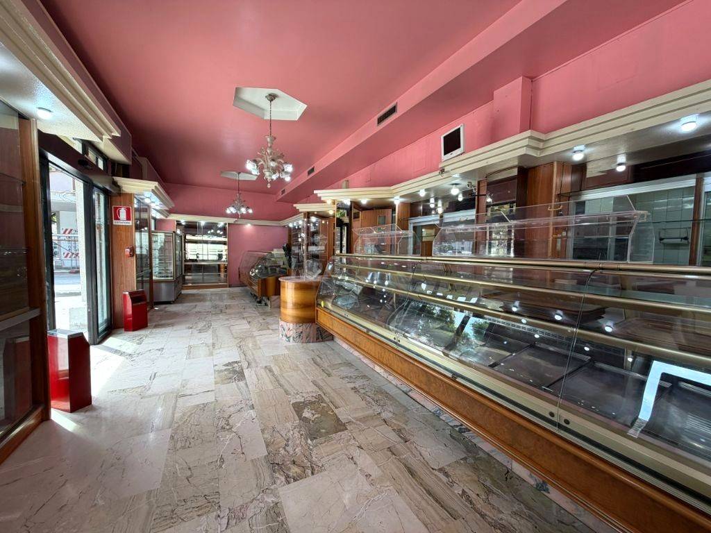 Locale commerciale in affitto a Palermo, Strasburgo
