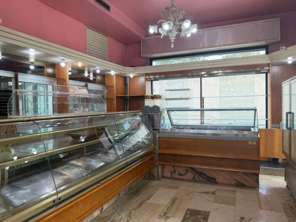 Locale commerciale in affitto a Palermo, Strasburgo