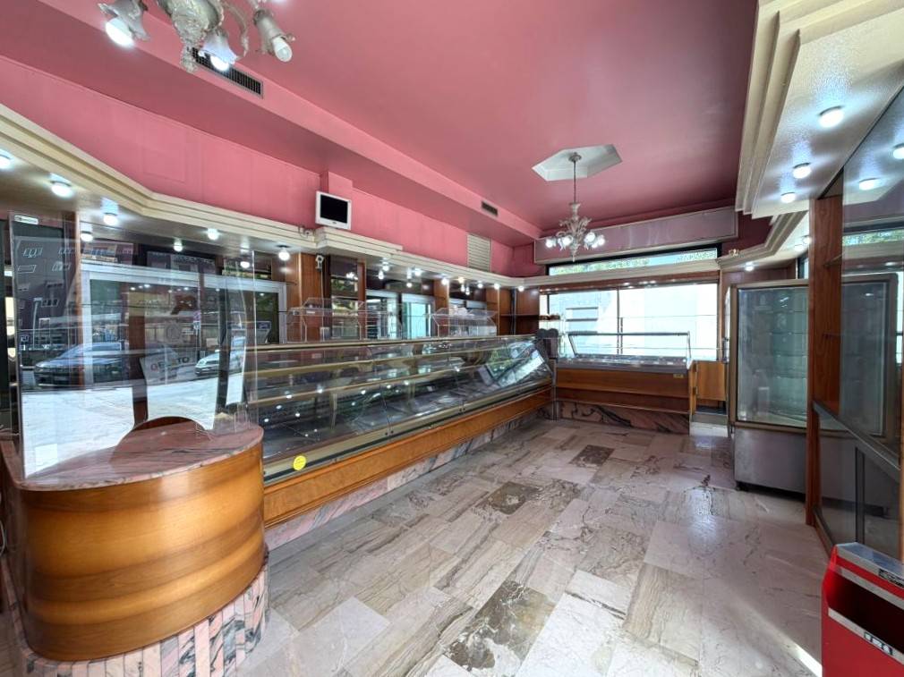 Locale commerciale in affitto a Palermo, Strasburgo