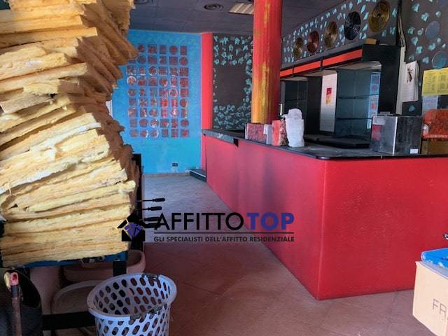 Locale commerciale in affitto a Massa, Partaccia