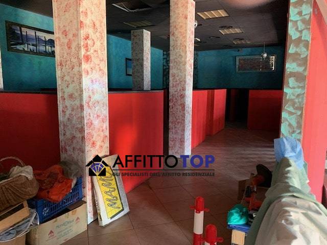 Locale commerciale in affitto a Massa, Partaccia