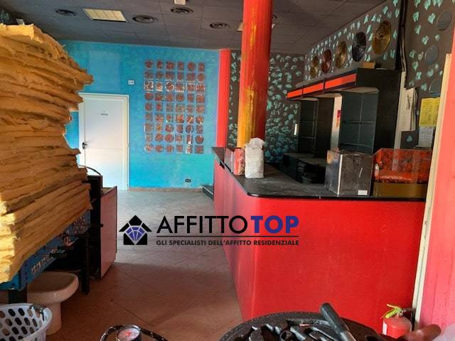 Locale commerciale in affitto a Massa, Partaccia