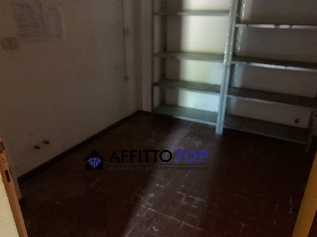 Locale commerciale in affitto a Massa, Partaccia