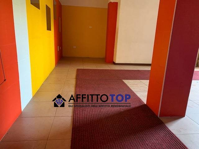 Locale commerciale in affitto a Massa, Partaccia