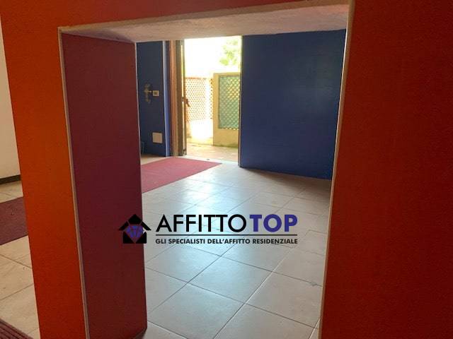 Locale commerciale in affitto a Massa, Partaccia