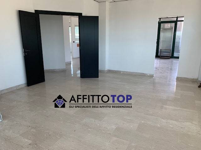 Studio/Ufficio in affitto a Massa, Periferia