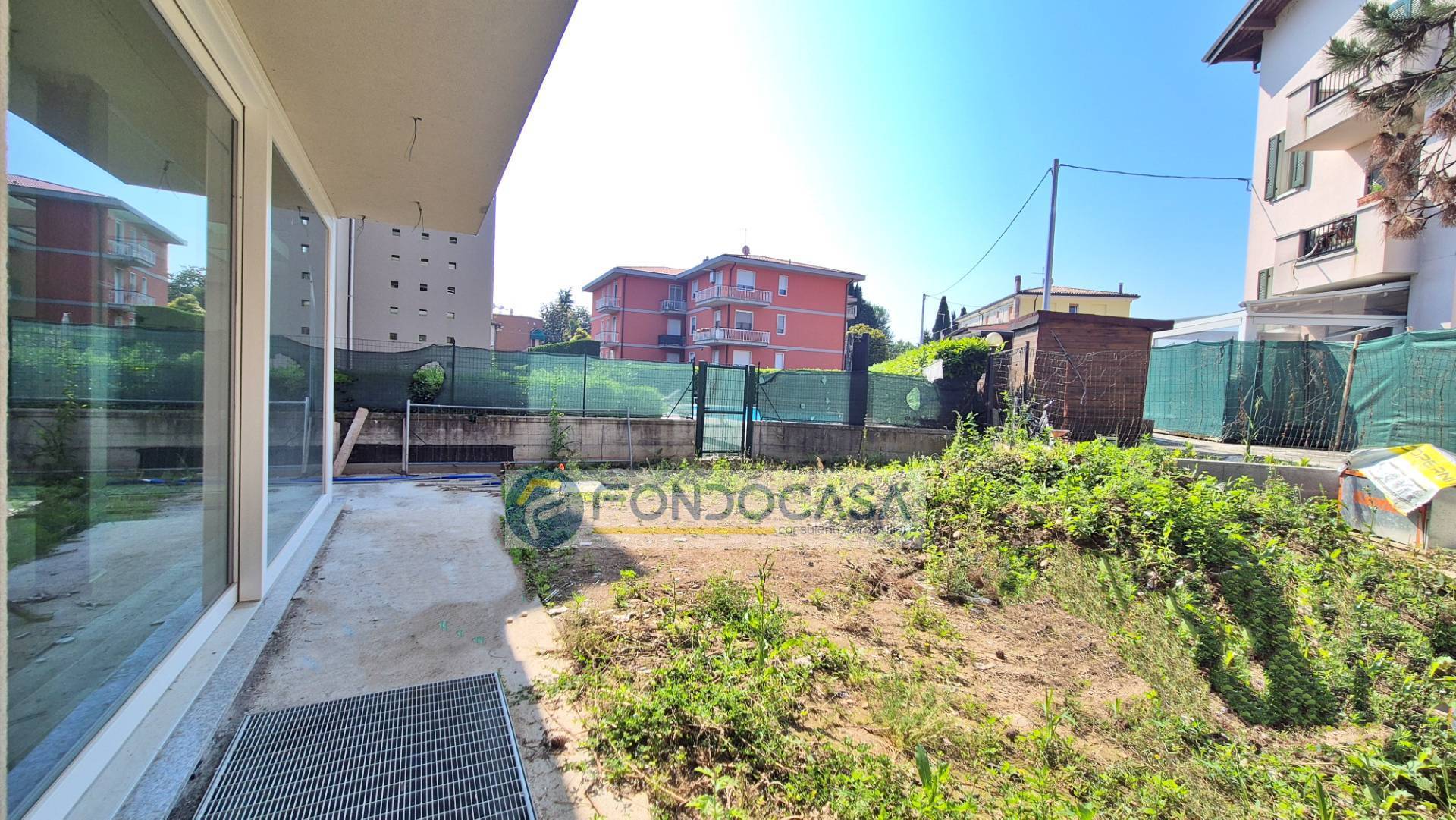 Villa bifamiliare in vendita a Peschiera del Garda, Peschiera