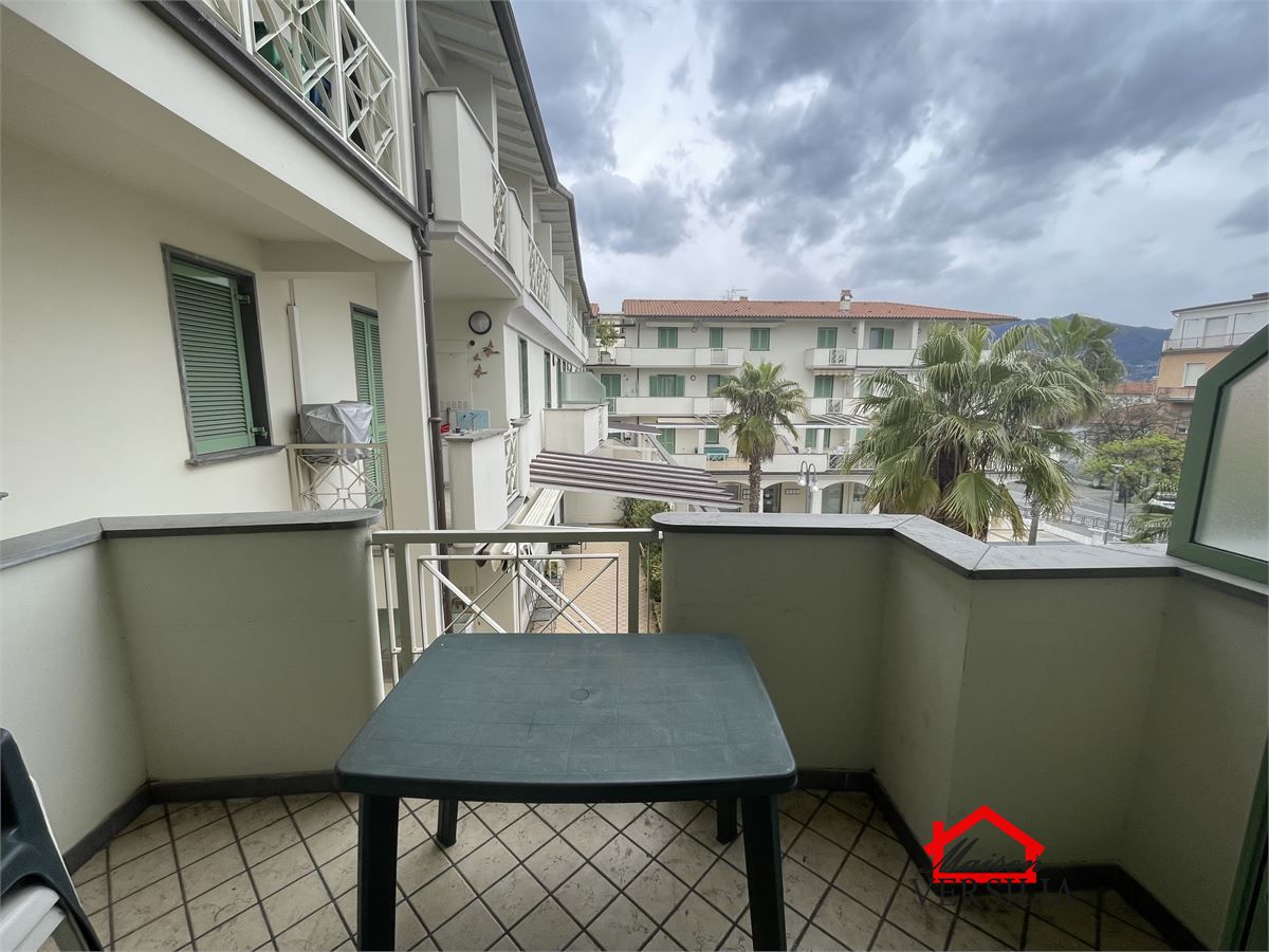 Trilocale in affitto, Massa marina di