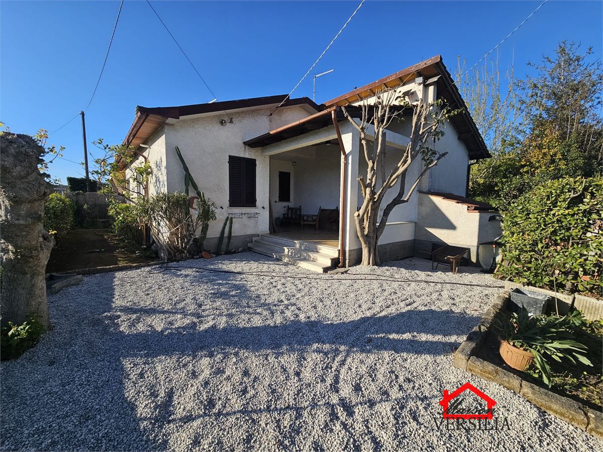 Casa indipendente in affitto a Lucca