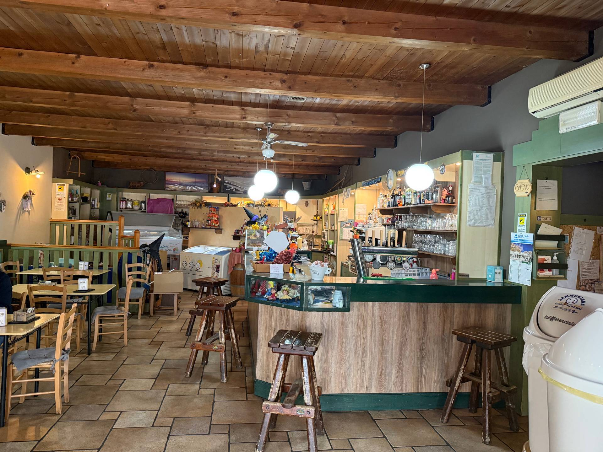 Bar con cucina in vendita a Velo Veronese