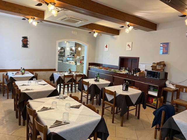 Bar/Ristorante/Pizzeria/B&B in vendita a Ostiglia