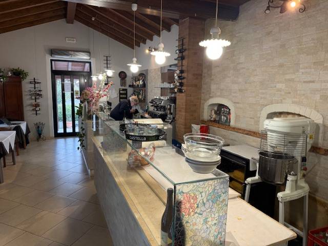 Bar/Ristorante/Pizzeria/B&B in vendita a Ostiglia