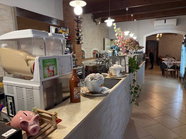 Bar/Ristorante/Pizzeria/B&B in vendita a Ostiglia