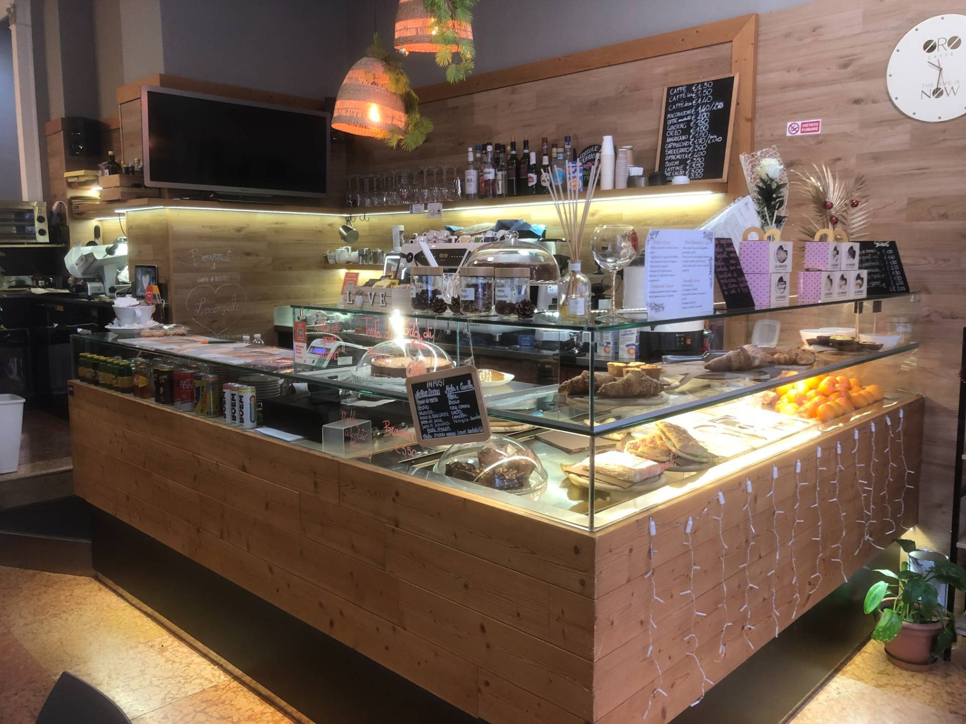 Bar con cucina in vendita a Verona, Valverde