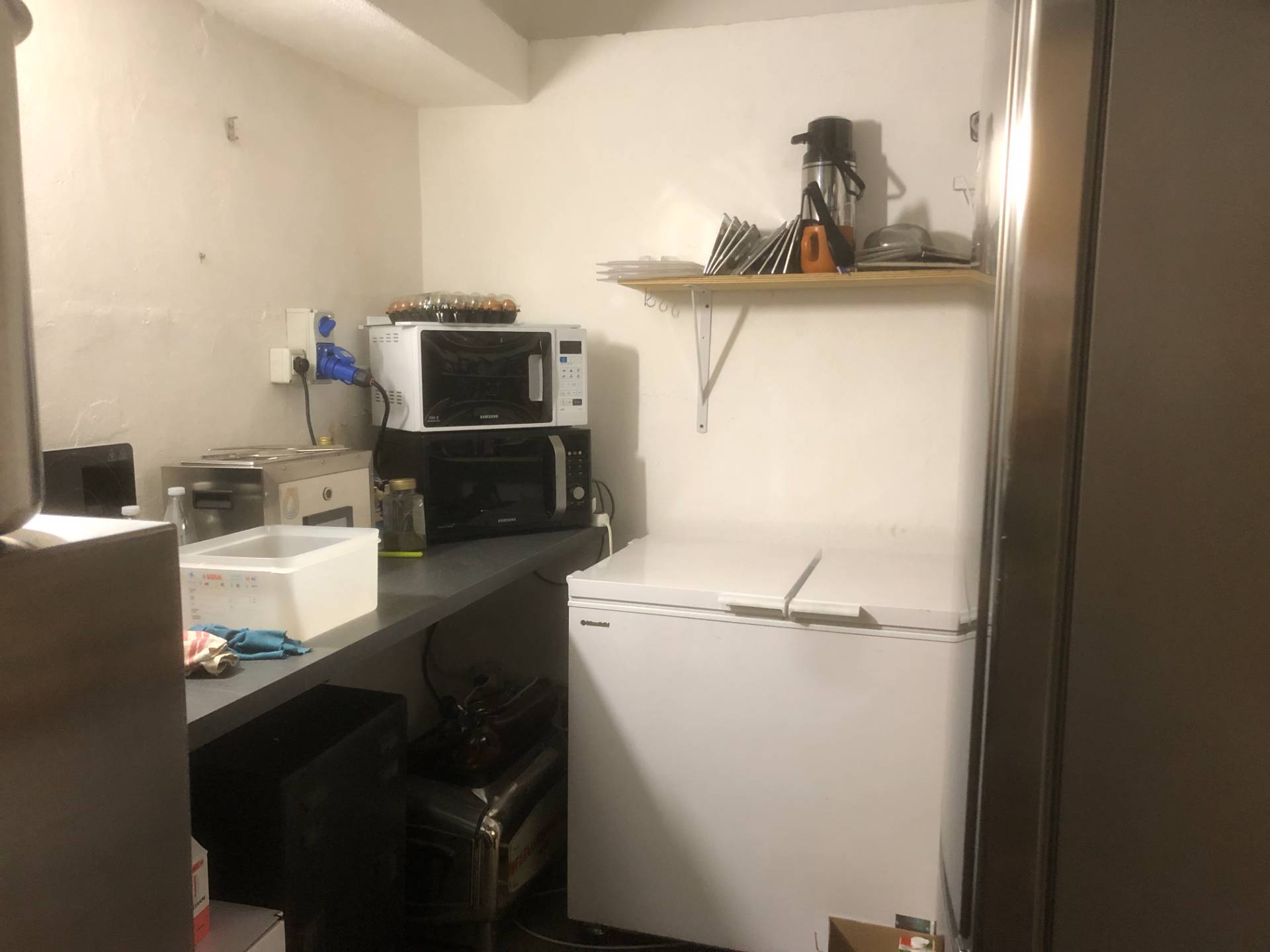 Bar con cucina in vendita a Verona, Valverde