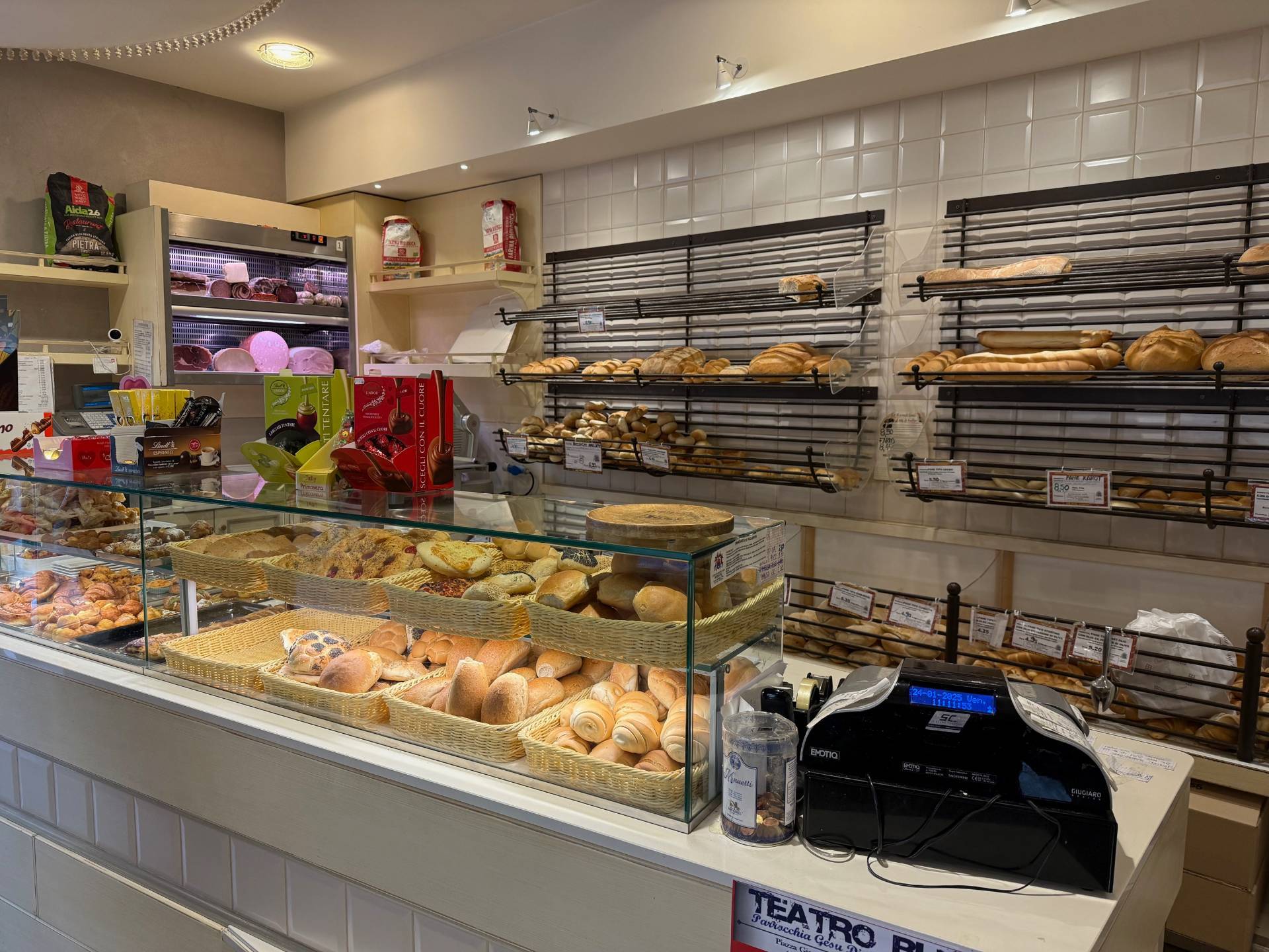 Bar con cucina in vendita a Verona, Borgo Roma