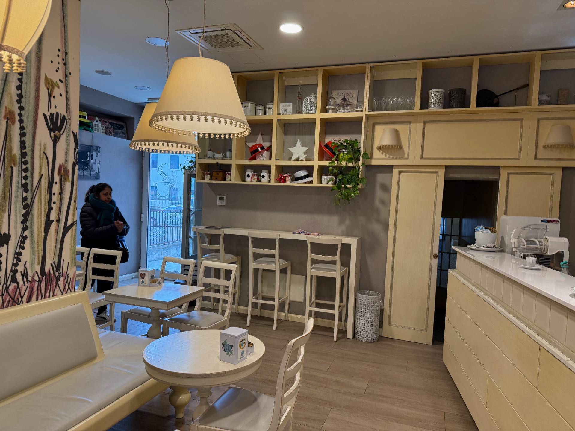 Bar con cucina in vendita a Verona, Borgo Roma
