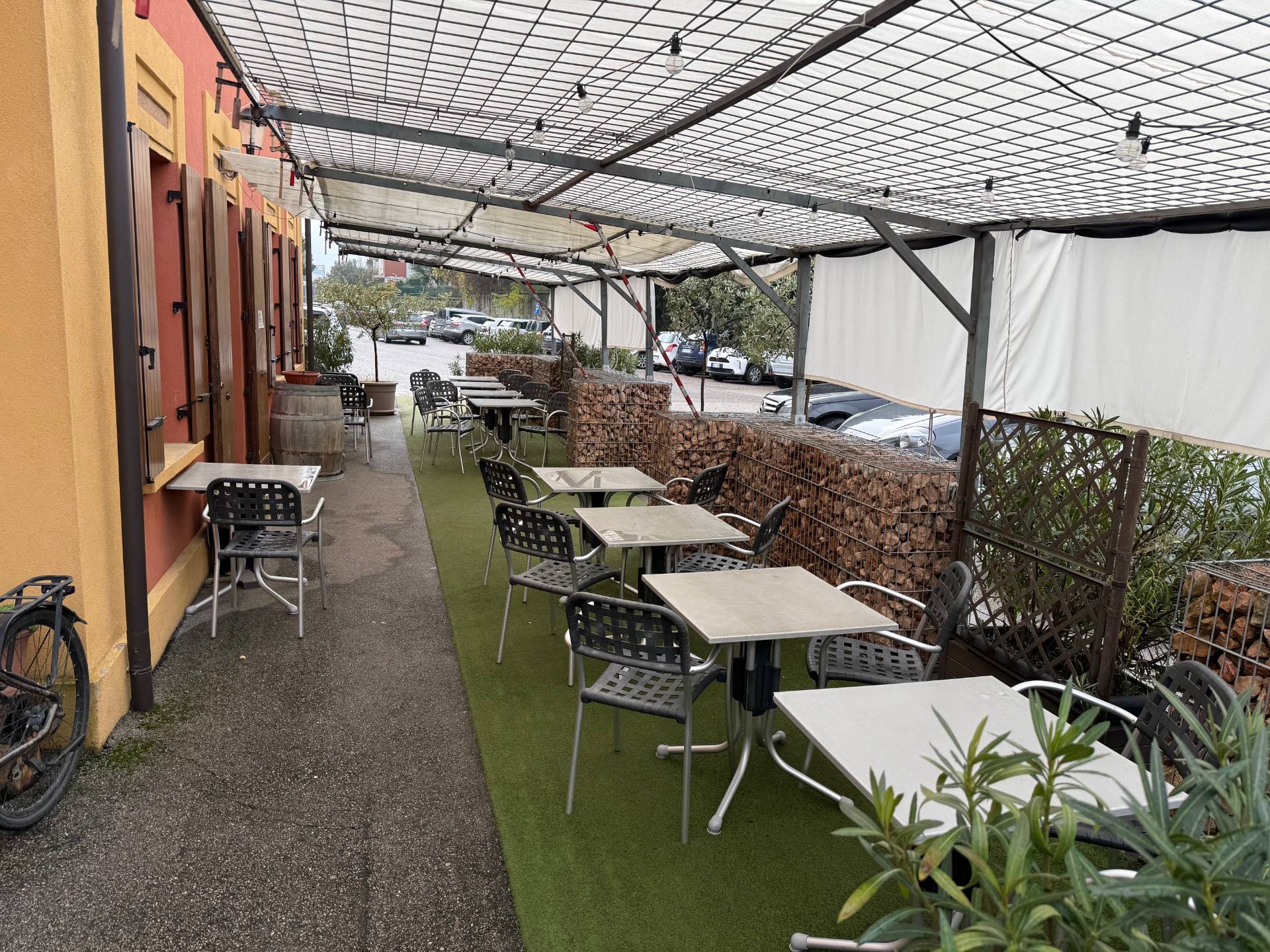 Bar con cucina in vendita a Grezzana