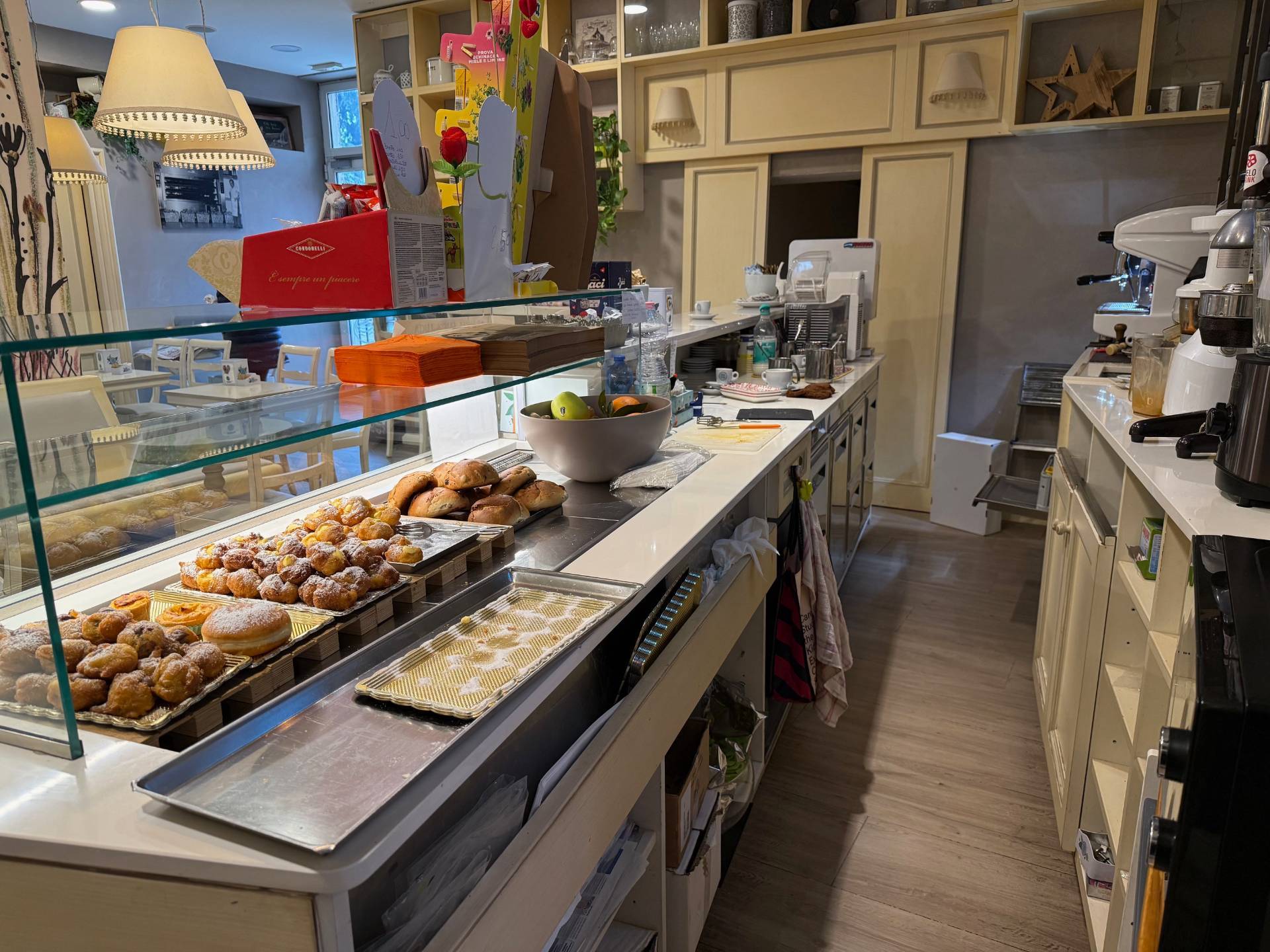 Bar con cucina in vendita a Verona, Borgo Roma