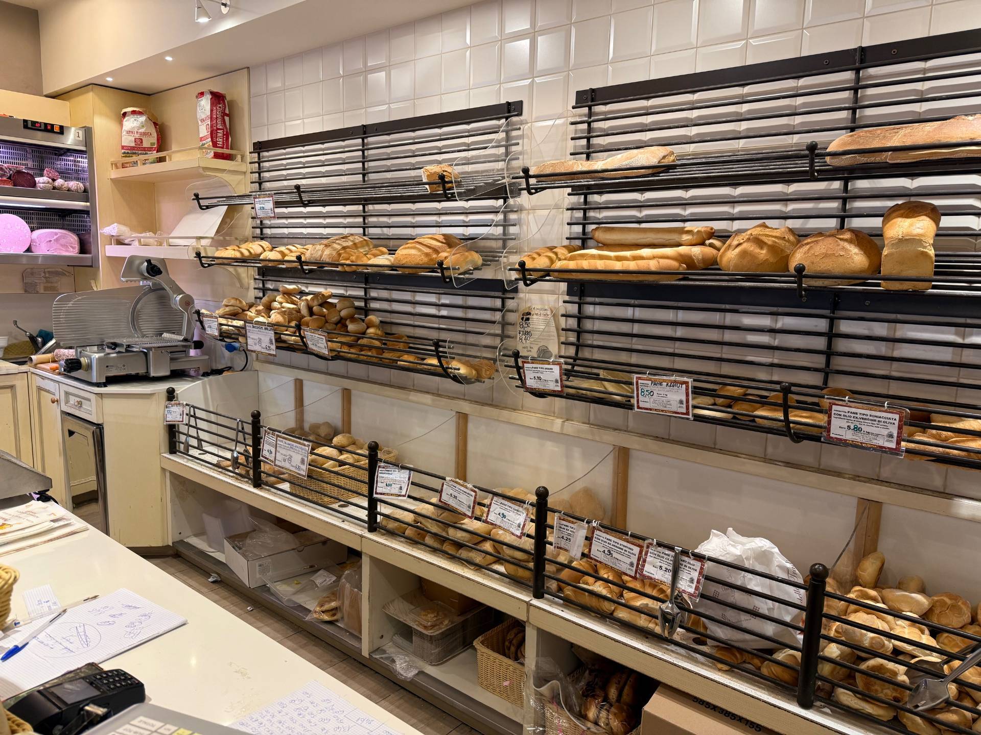 Bar con cucina in vendita a Verona, Borgo Roma