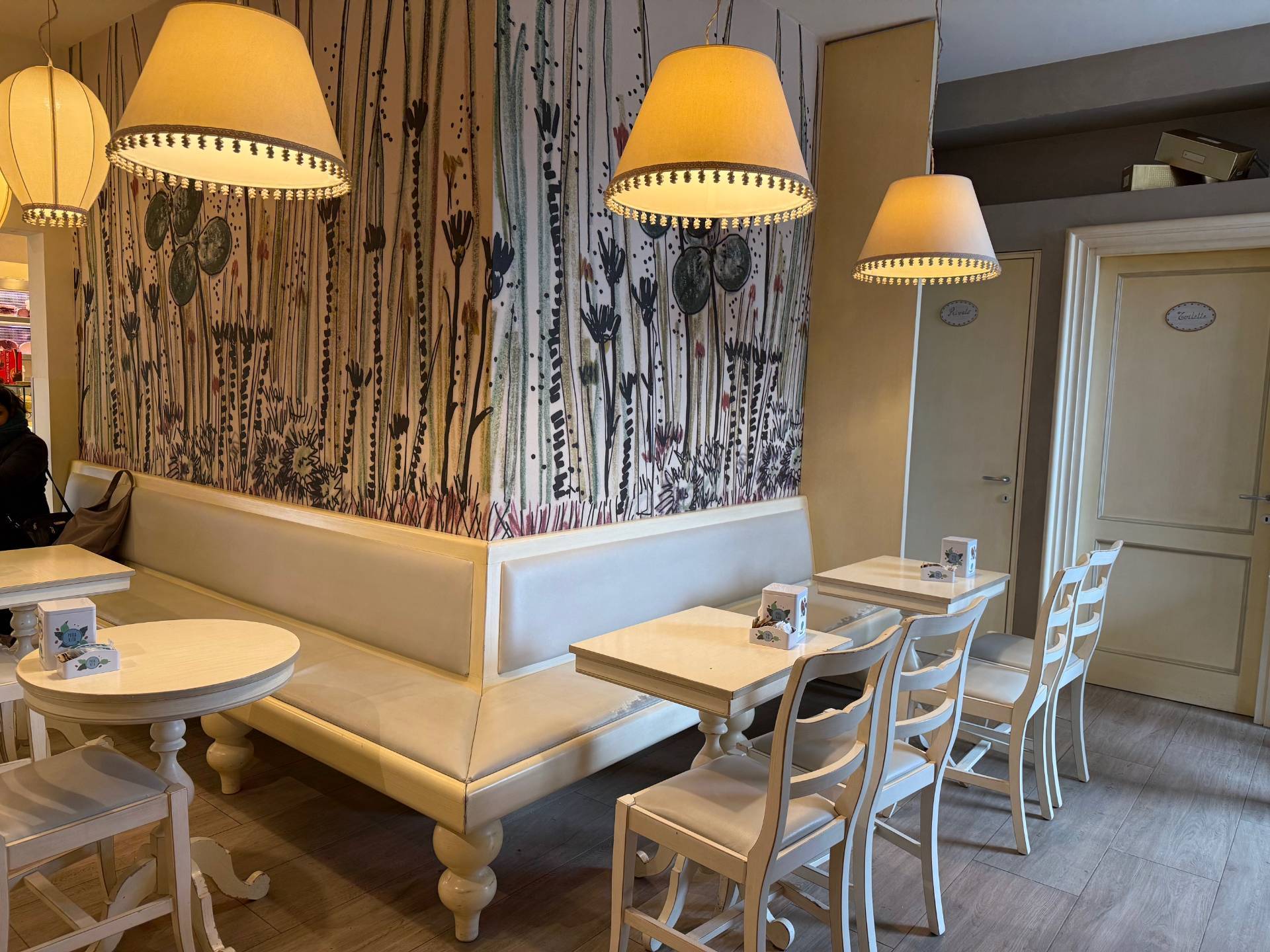 Bar con cucina in vendita a Verona, Borgo Roma