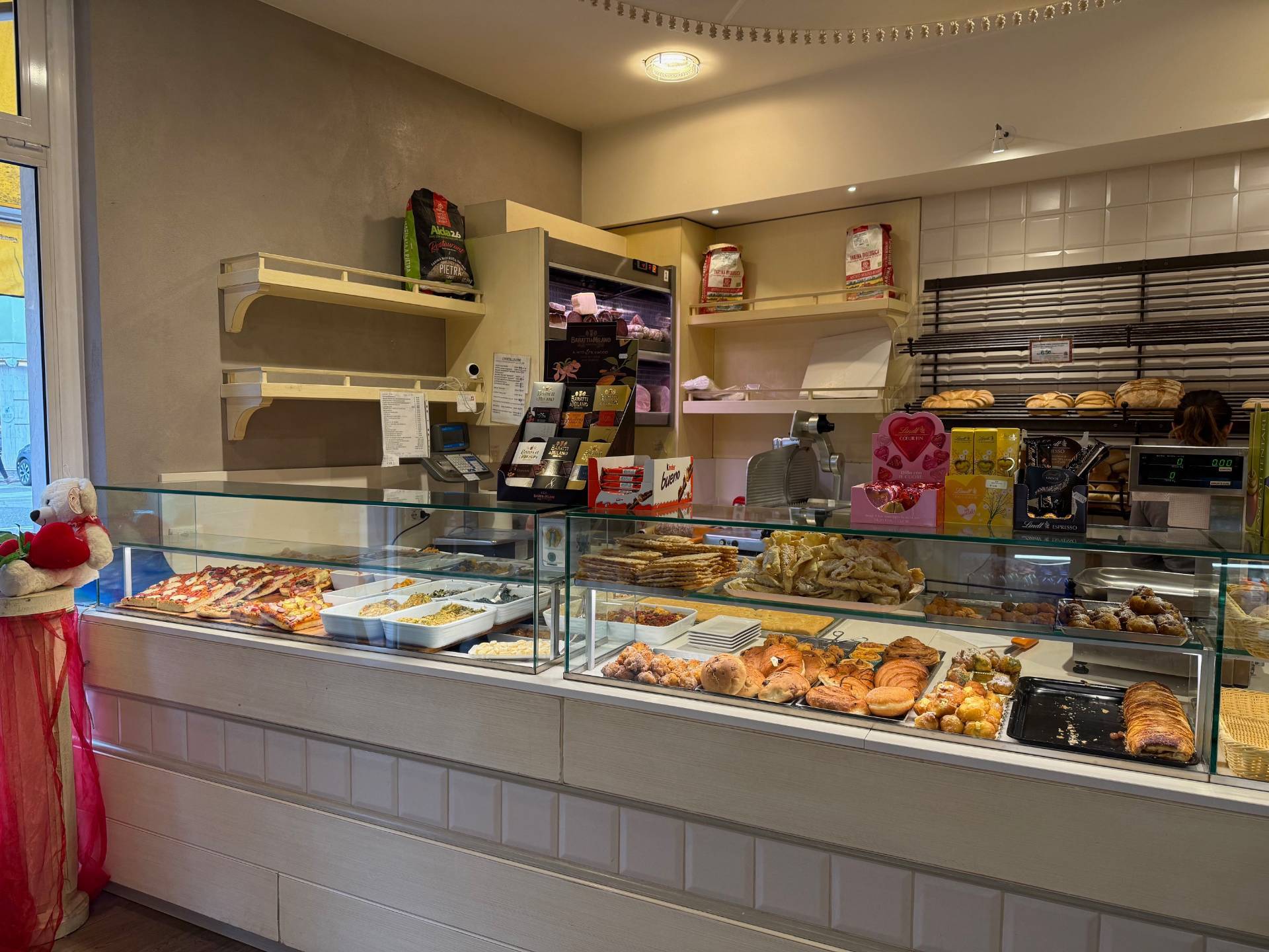 Bar con cucina in vendita a Verona, Borgo Roma