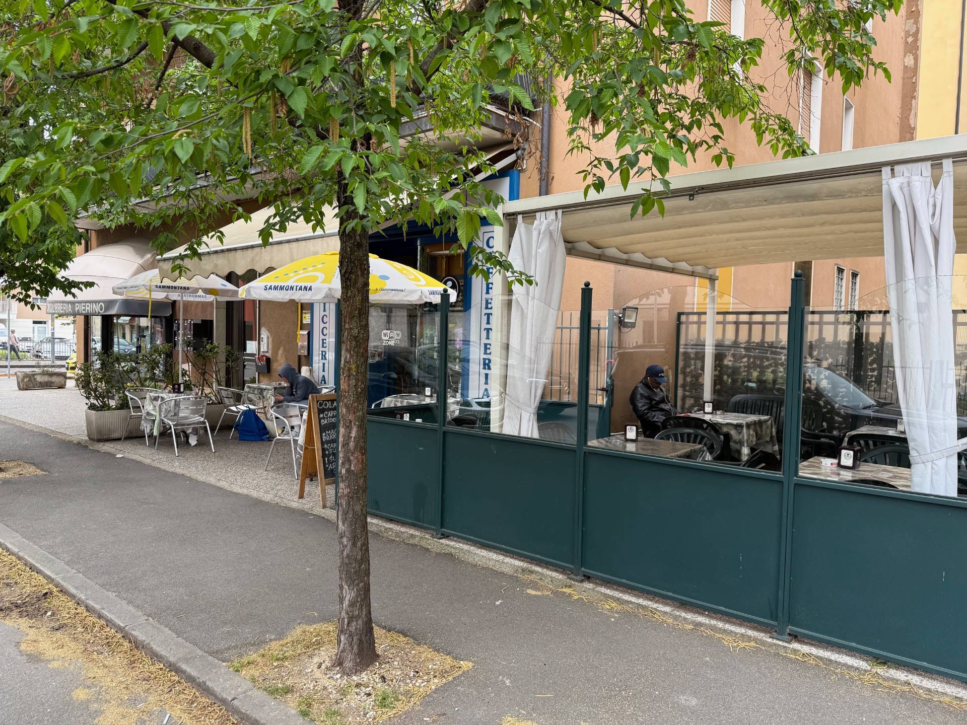 Bar/Pasticceria in vendita a Verona, Borgo Roma