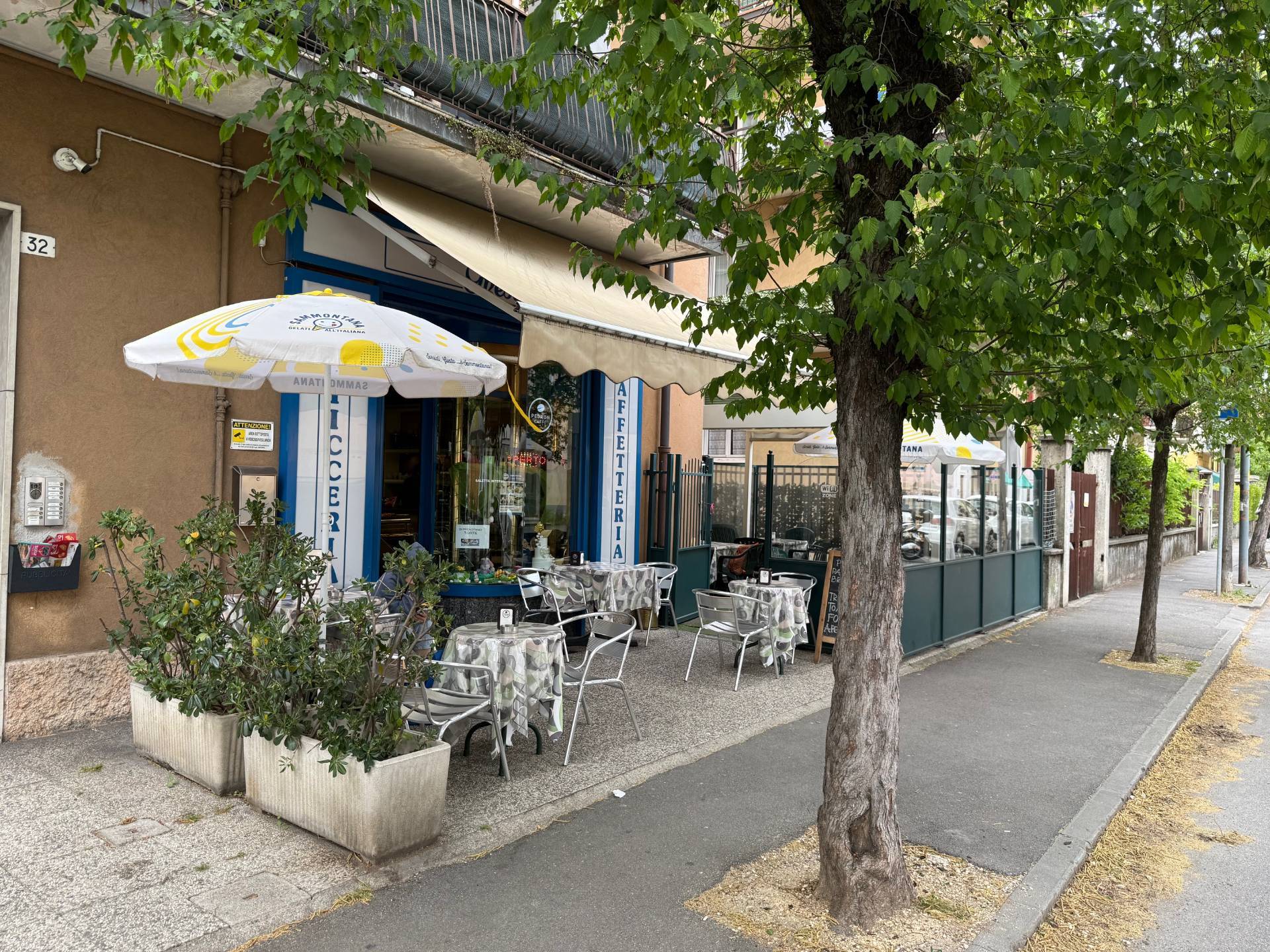 Bar/Pasticceria in vendita a Verona, Borgo Roma