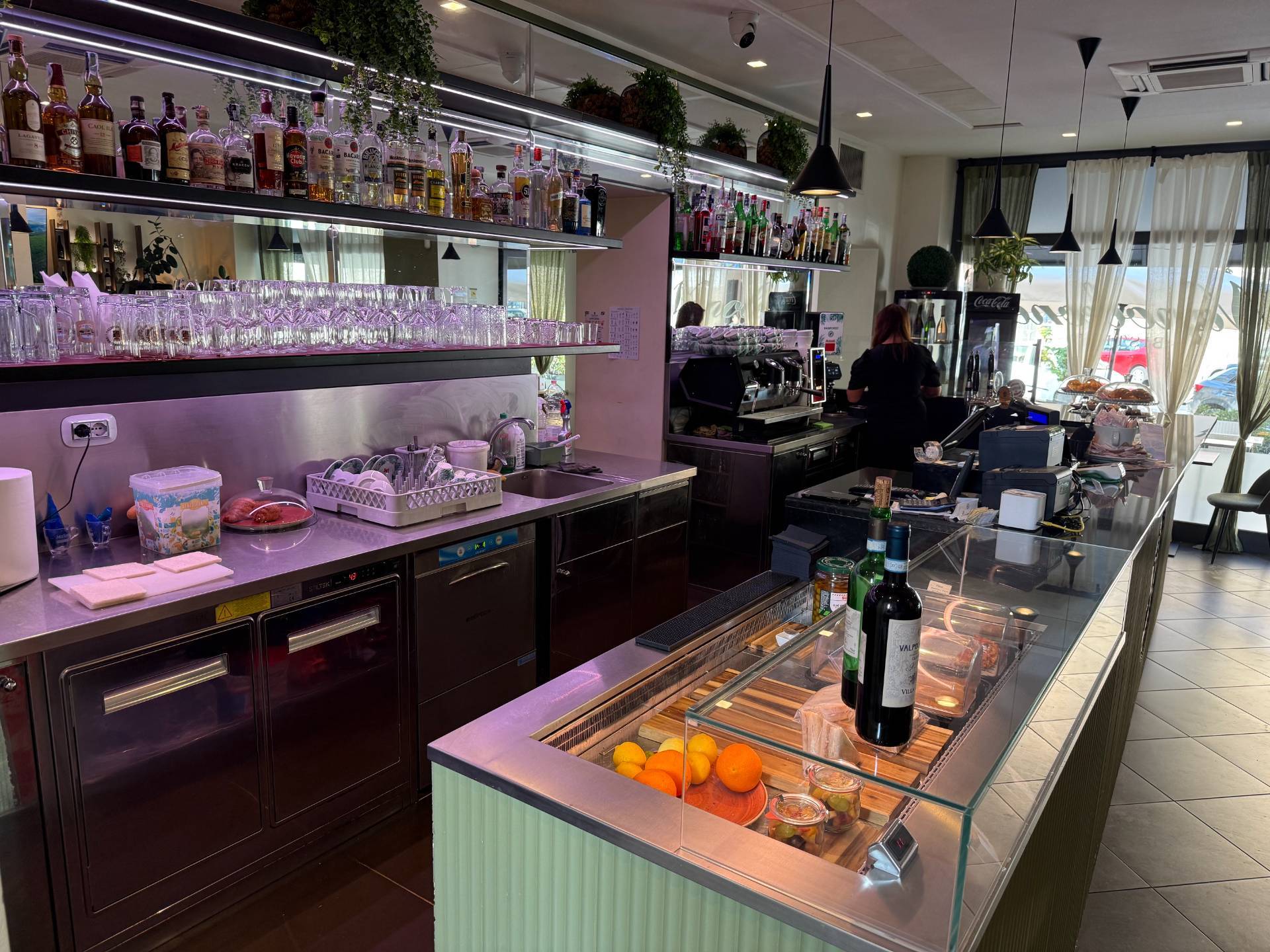 Bar con cucina in vendita a San Martino Buon Albergo