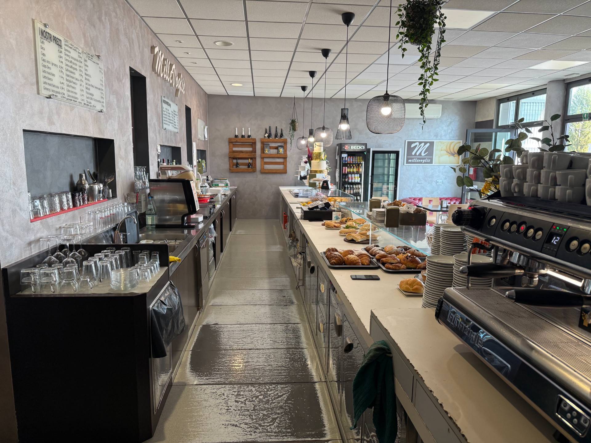 Bar/Pasticceria in vendita a Cadelbosco di Sopra