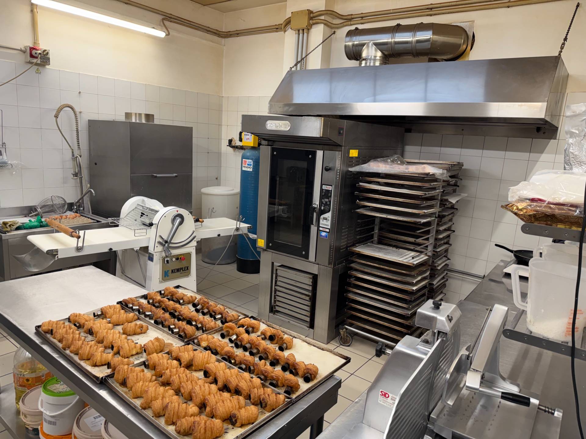 Bar/Pasticceria in vendita a Cadelbosco di Sopra