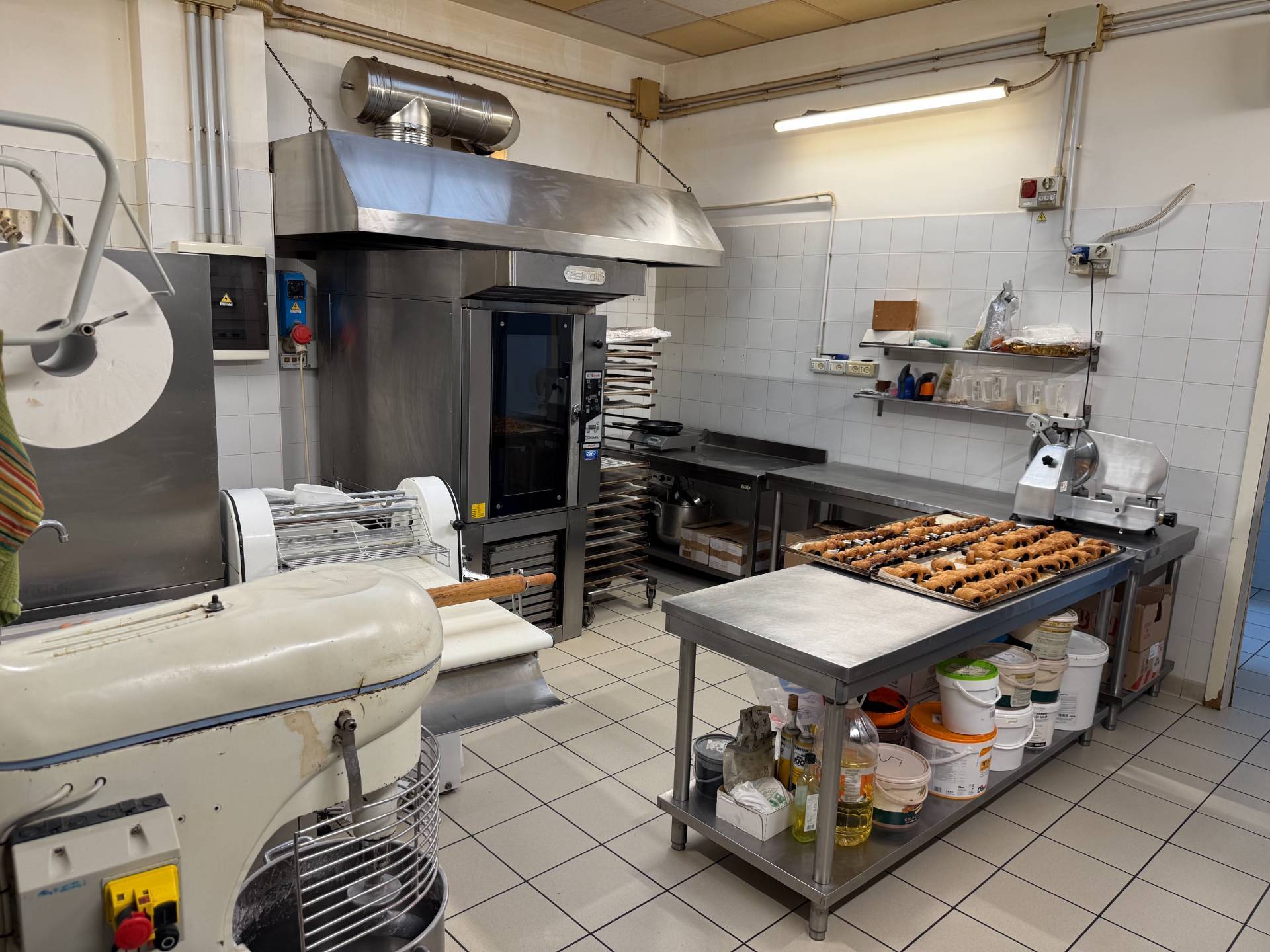 Bar/Pasticceria in vendita a Cadelbosco di Sopra